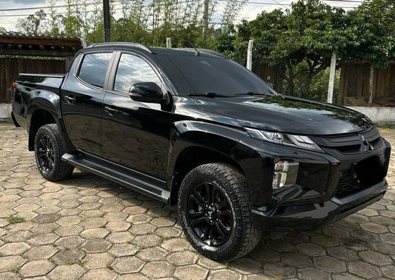 MITSUBISHI L200 TRITON 2.4 16V TURBO DIESEL SPORT HPE-S CD 4P 4X4 AUTOMÁTICO